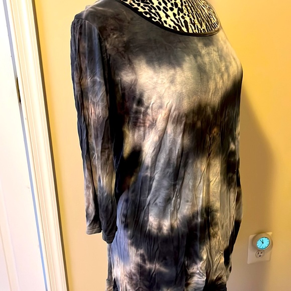 Tie Dye women’s top - plus size 2X - Blue & White - Super soft fabric 💙🤍 - Picture 2 of 6